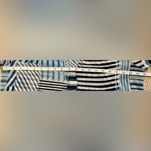 Van Heusen 3/4 Sleeve V-Neck Tunic – Size Medium - Picture 4 of 5